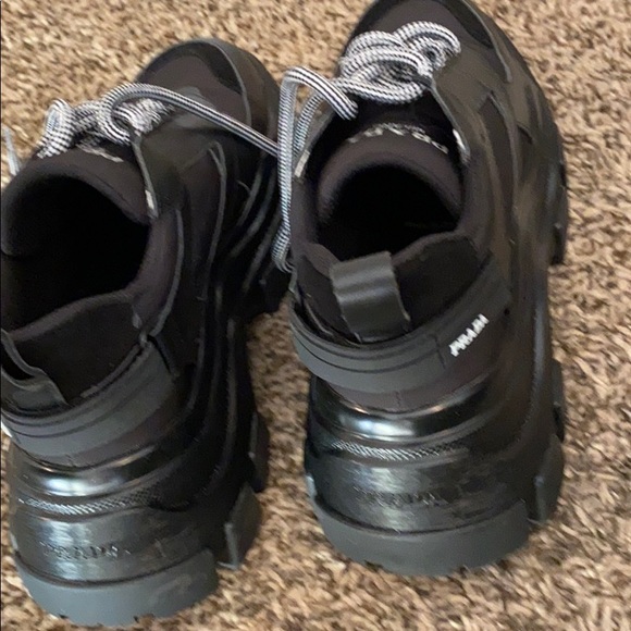 Sneakers - Picture 5 of 6